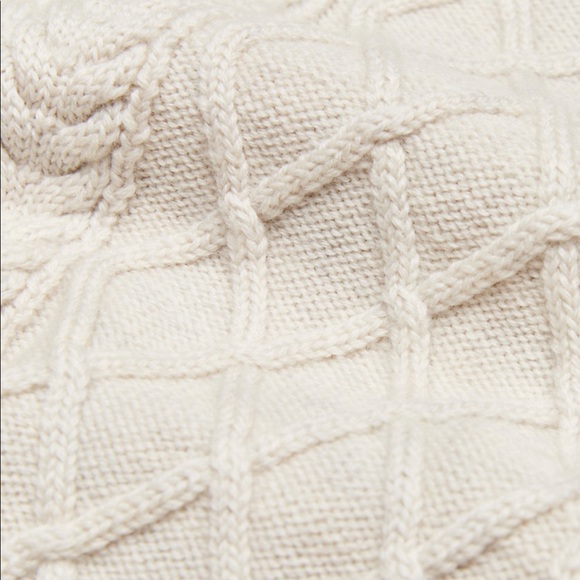 Gorgeous top, not fit me but BABATON has a very short time to return or exchange - Picture 2 of 3